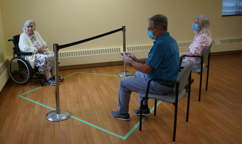 安省長期護理院室內探訪規定被指過於嚴苛