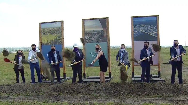 卡城西南有一個新型社區破土動工