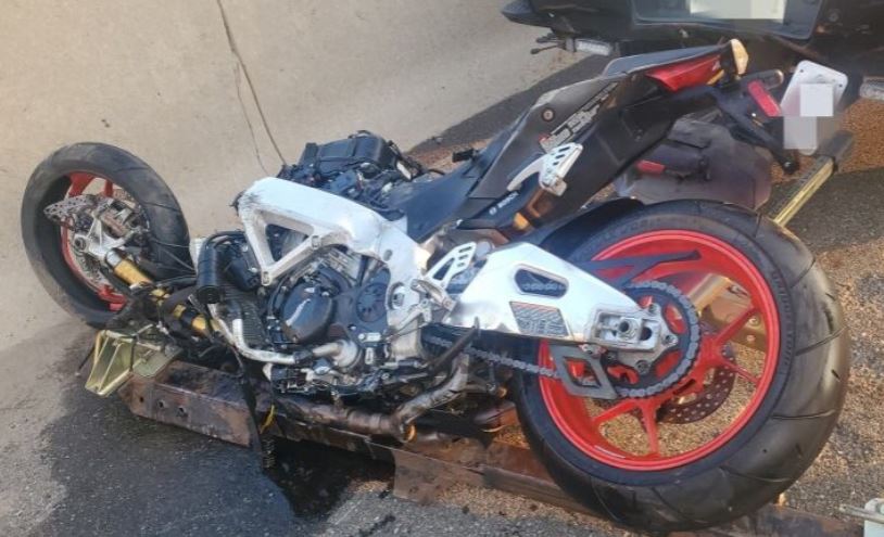 電單車高速撞房車尾 30歲司機當場死亡