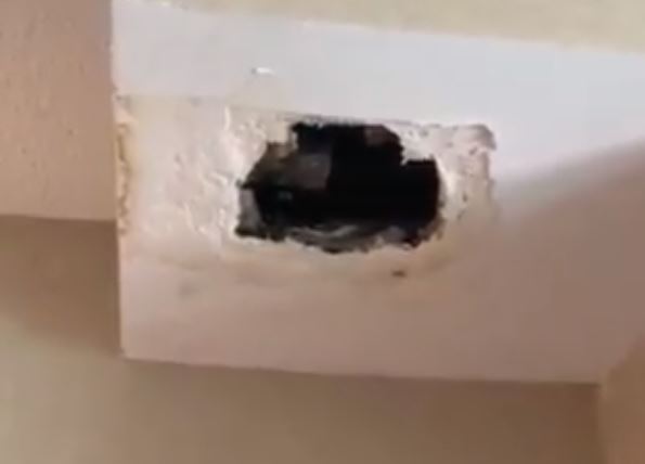 【有片】夫婦入住發霉滿佈灰塵酒店 3換房間沒改善