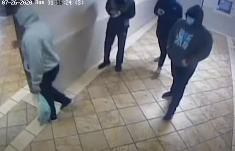 【有片】4槍手闖柏文單位槍傷2人 警籲公眾助尋兇徒