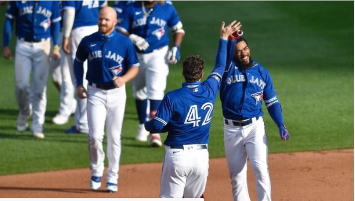 藍鳥隊後來居上擊敗金鶯隊