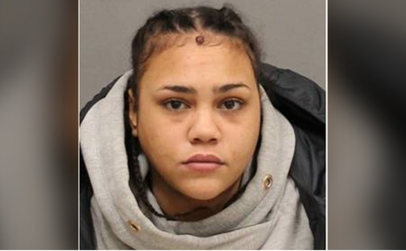 市中心便利店女子大白天被刺身亡 女嫌犯投案自首