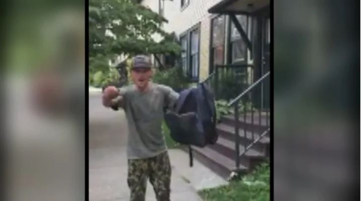 一男子與溫哥華市議員弗賴伊爭執 並一度持刀威脅對方