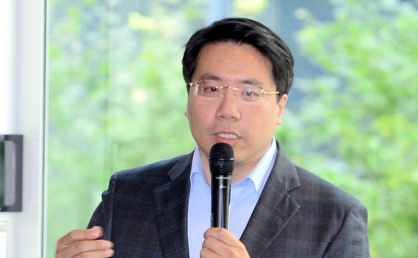 聯邦繼續撒錢 評論人士有讚有彈