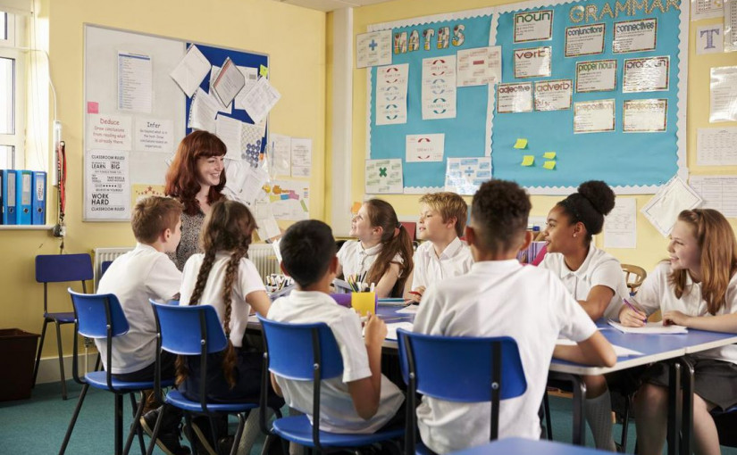 賀謹表示開學日期或會調整 取決於應對疫情情況