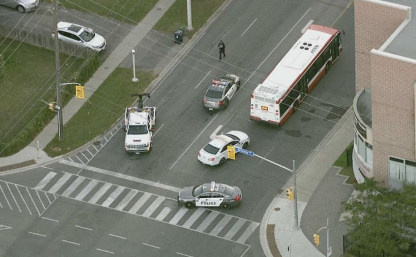 士嘉堡女子橫過馬路遭汽車撞倒 頭部重傷