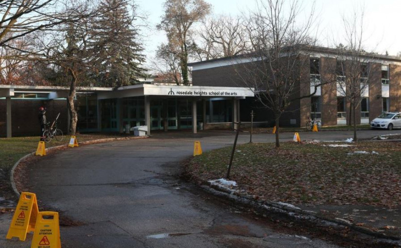 多倫多中學教師被控性侵2女學生