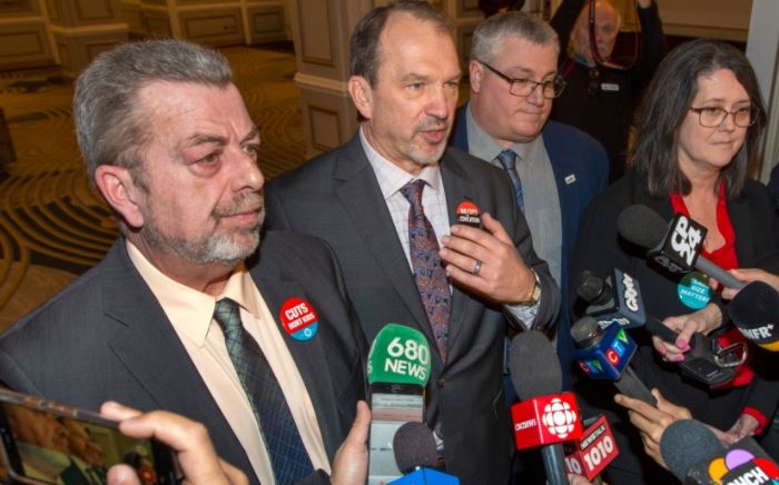 福特再次批評教師工會「玩政治」