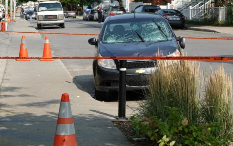 汽車失控衝上行人路 撞傷9途人