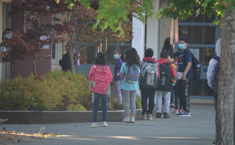 【視頻新聞】卑詩公立中小學周四開學 家長對於到校學習持不同意見