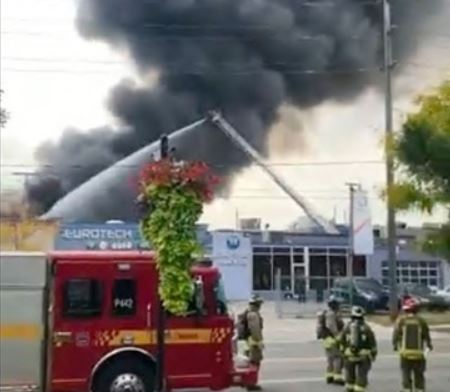 北約克工廠大火 大量黑煙冒出無人受傷