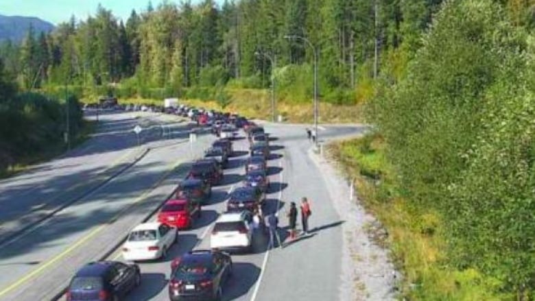 海天公路發生多車相撞重大交通意外 6人受傷送醫