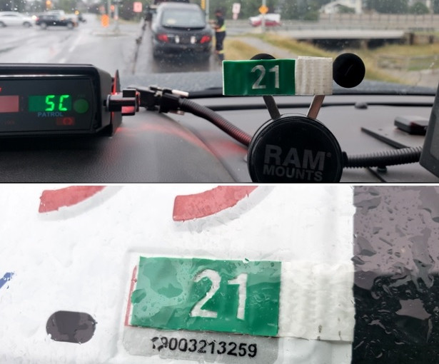 卡城女司機因使用偽造車牌貼紙而被處以罰款