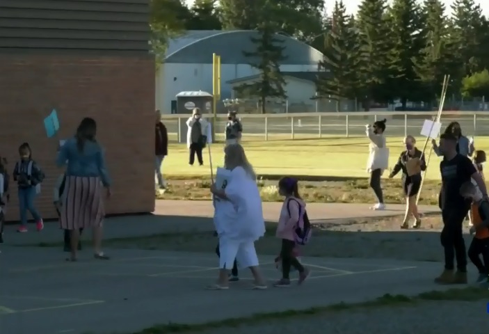 卡加利學校今起開始復課