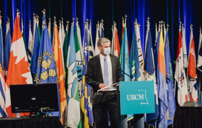 自由黨黨領韋勤信在UBCM會議上再轟賀謹提前選舉