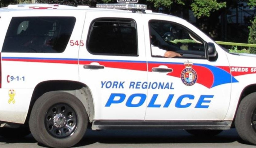 駕小型電單車馬路穿插 29歲男子被控4罪