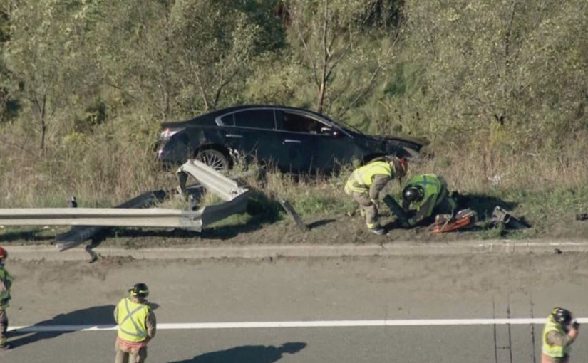 DVP發生交通意外 房車剷入路溝2人重傷