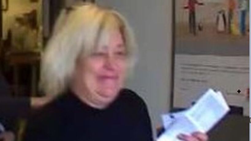 女子用假證件從他人銀行賬戶取錢 警方發圖緝拿