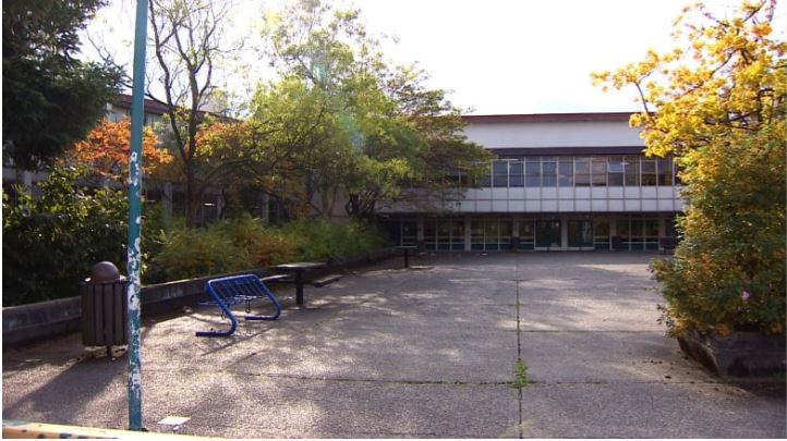 本拿比有一間小學和兩間中學可能暴露於新冠肺炎病毒之中