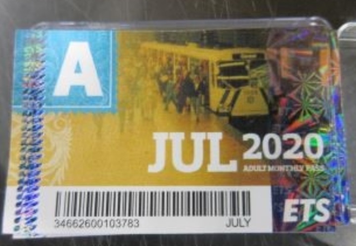 愛民頓機場檢獲約10萬元假巴士通行證 一名男子被控走私罪