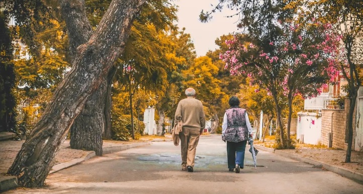 父母祖父母移民申請周二開放 評論稱該項目有利加拿大經濟