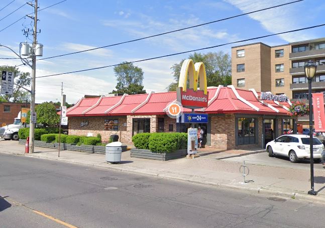 麥當勞多市東區分店員工染疫