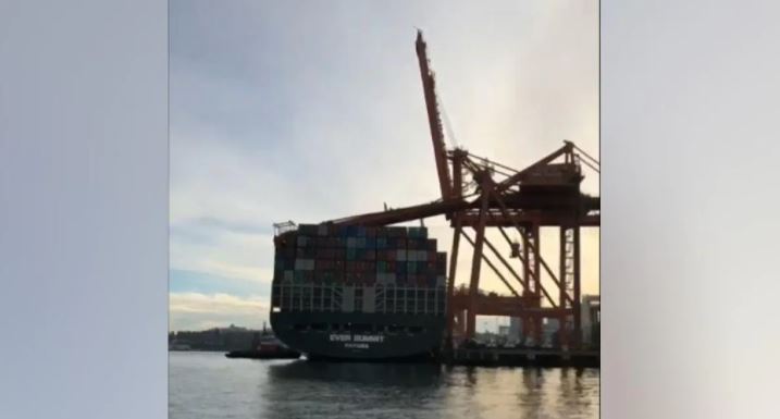 去年1月貨櫃船撞吊臂 加拿大運輸安全局發表報告
