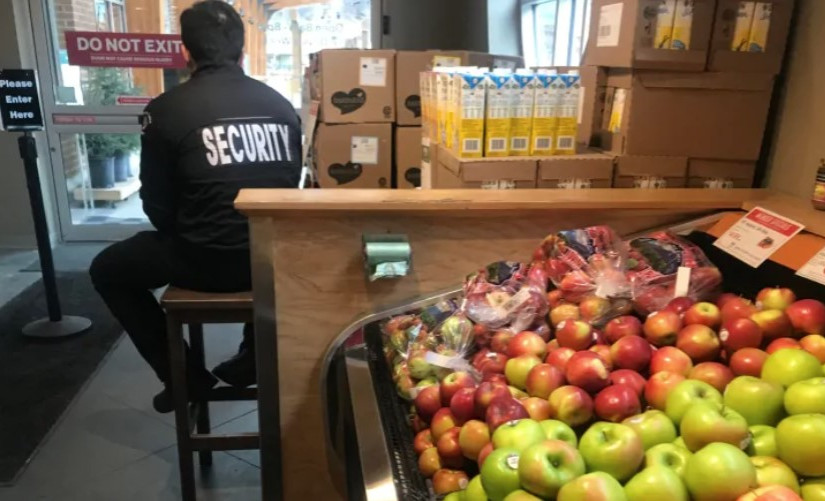 不願戴口罩的騷擾人士太多   這家超市45年來首度聘請保安