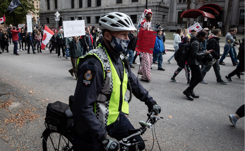 溫島警員執法不戴口罩惹爭議 警隊表示由警員自行決定