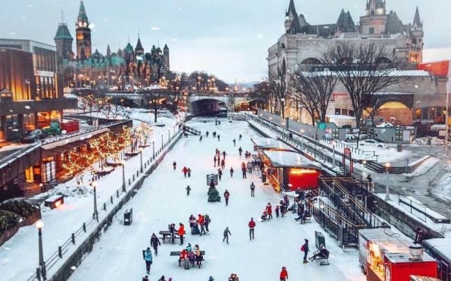 全球最長戶外滑冰道疫情下繼續開放