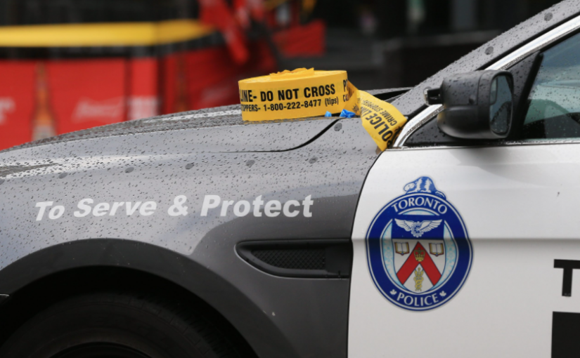 兩名警官被持刀男子砍成重傷