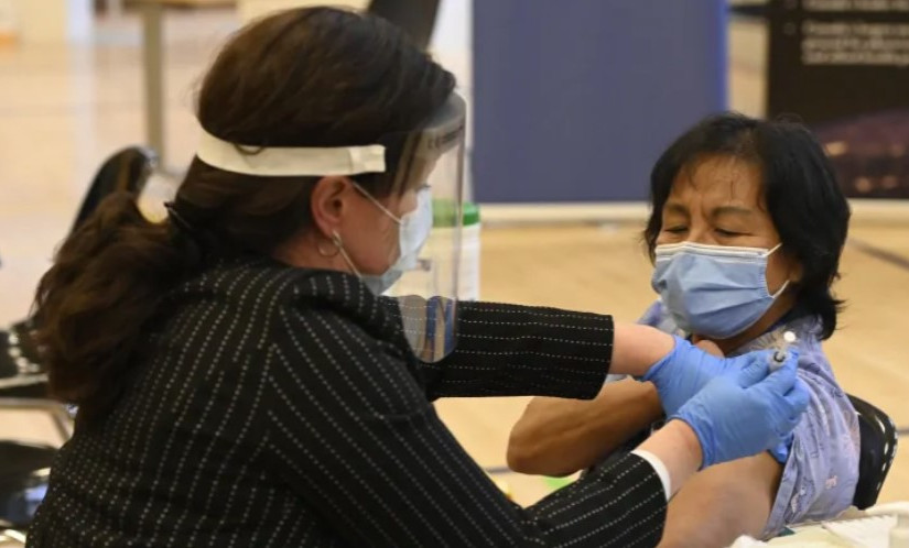 安省一長期護理院工作人員   成為加國首位接種新冠疫苗者