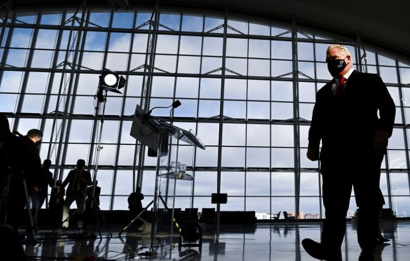 福特：過去2周逾百染疫旅客抵加 應加強入境檢測