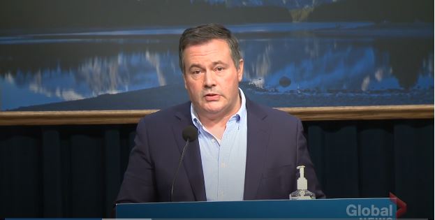 亞省城鎮事務廳長疫情間到夏威夷度假 省長康尼道歉 但沒有斥責