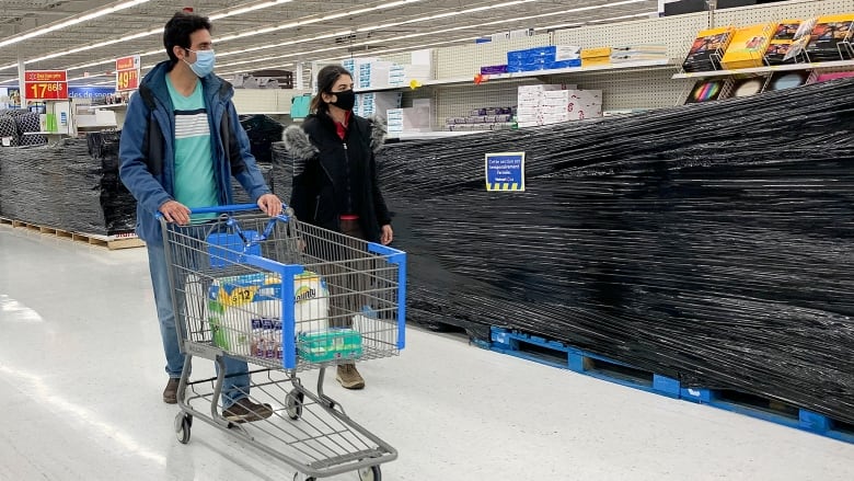 加拿大10個省區新增新冠病例8,095人 魁省病毒傳播沒有任何減緩的跡象