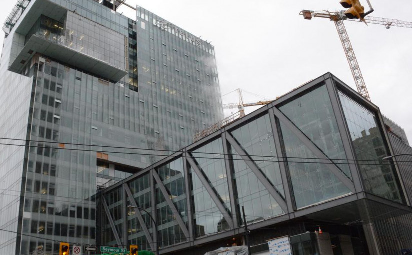 市中心柏文大派對  男子反投訴警員登門調查時破壞財物