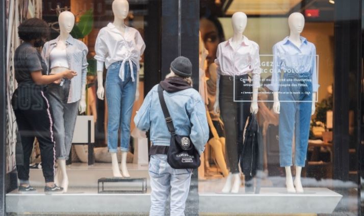 魁省逐步重開 宵禁措施持續