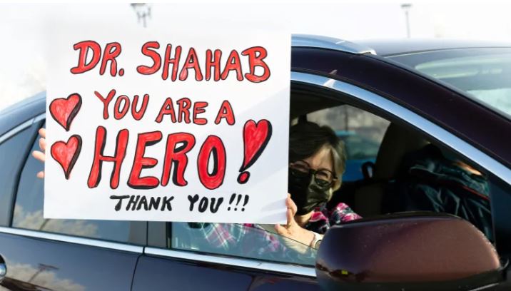 利齋拿數十人車隊遊行 支持該省首席衛生官