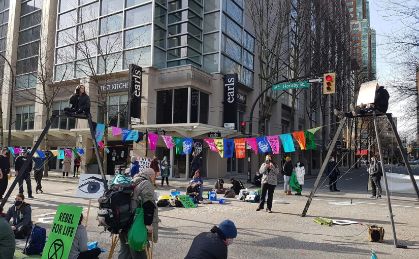 環保示威者溫市中心設路障阻塞交通 警方拘捕三人