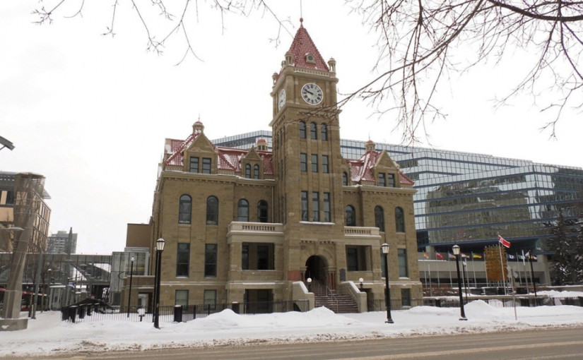 歷史悠久的卡城市政廳時鐘仍準時