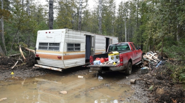 男子私藏槍火炸彈射殺警官 驚心動魄交火過程曝光