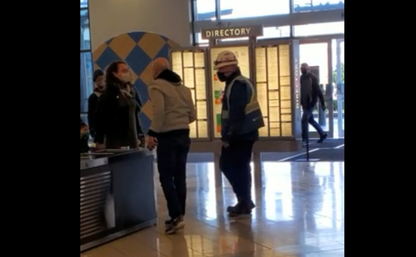 【視頻新聞】未戴口罩男子疑似本拿比商場朝人吐口水引發爭端