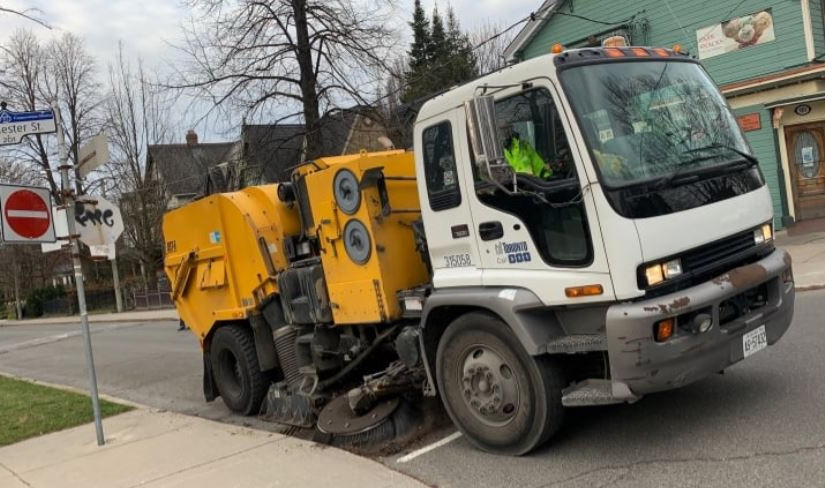 低投標價獲合約公司未履行要求 多倫多春季料滿街垃圾