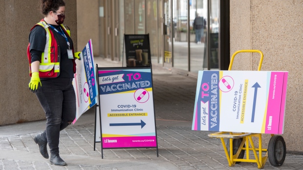 多倫多計劃周一起為熱點地區教育工作者接種疫苗