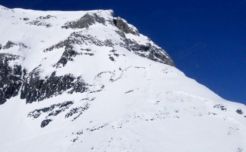 亞省路易絲湖附近Haddo Peak發生雪崩 並有1人死亡