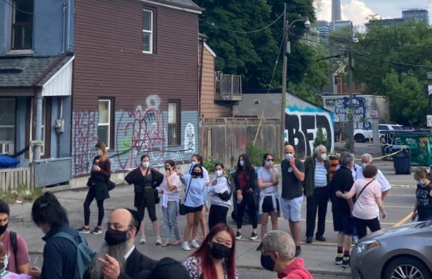 多倫多中國城疫苗中心遭「疫苗禿鷹」威嚇 要求接種第2劑疫苗