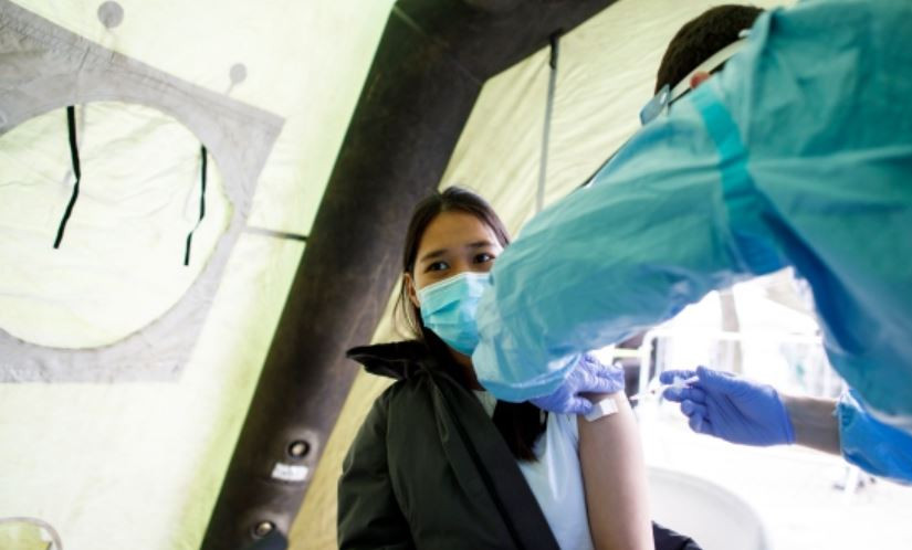 醫護人員提早接種第2劑疫苗 40歲省民周四起可預約打針