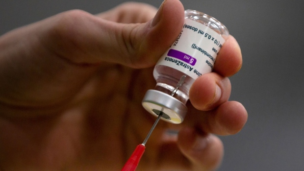 過期在即 安省周末匆忙接種第二劑阿斯利康疫苗