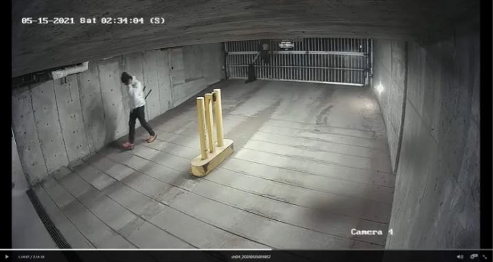 溫哥華有柏文大廈被小偷破壞停車場鐵門後 入內偷了多部單車